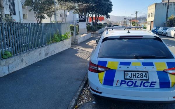 警察在惠灵顿纽敦郊区的突然死亡现场。